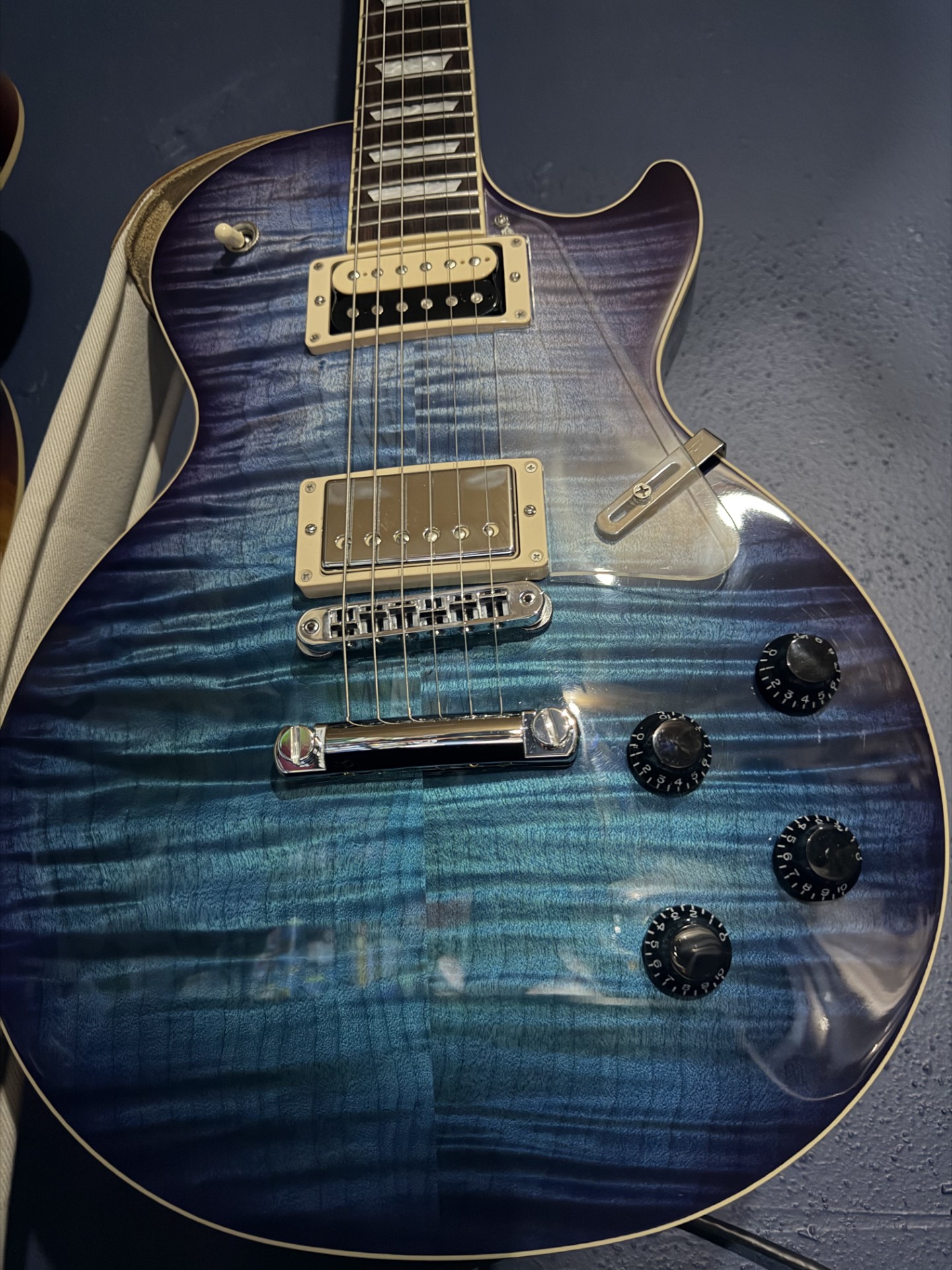 Gibson Les Paul Trad Pro V AAA Blueberry Burst