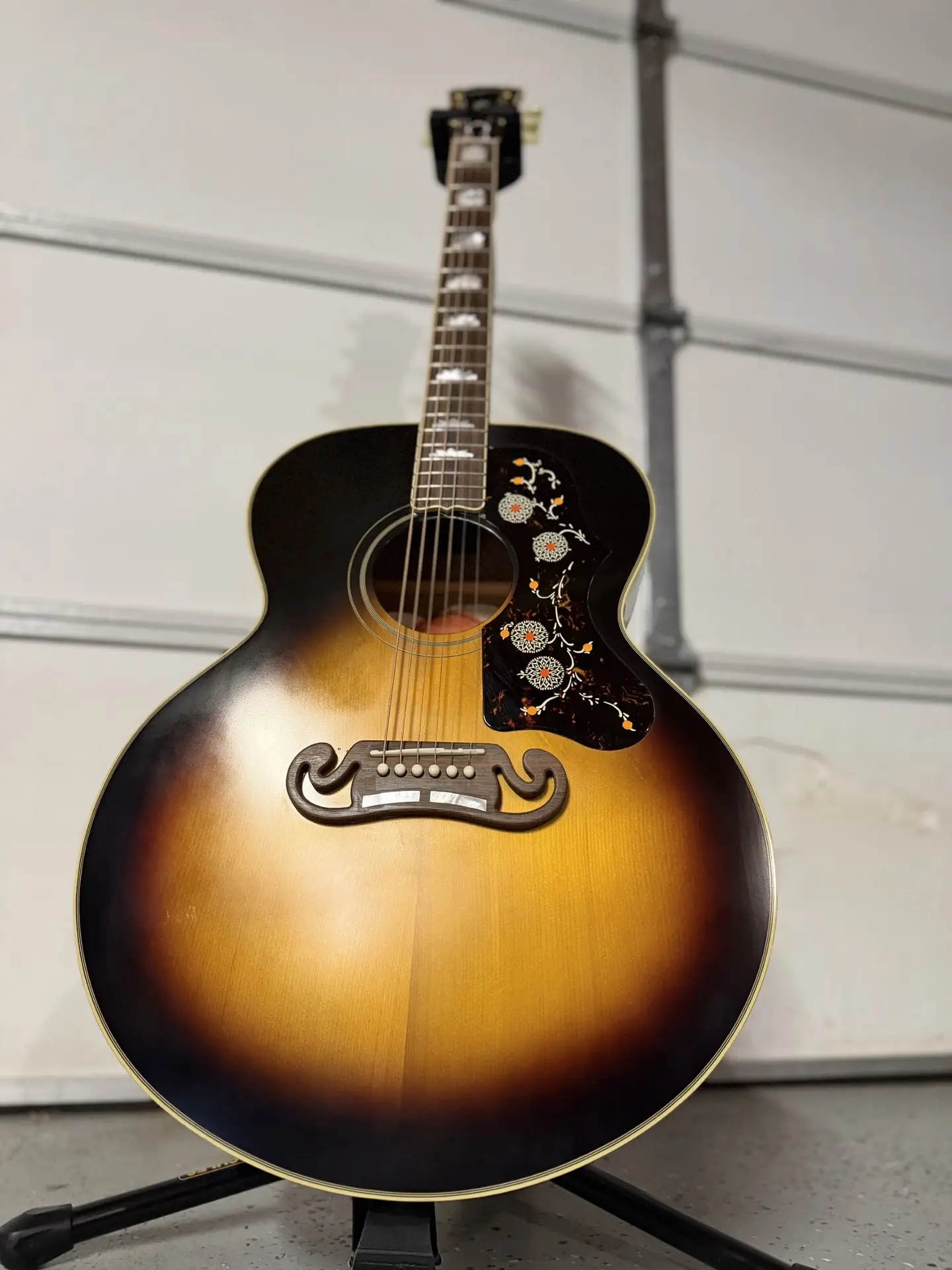 Epiphone Inspired by Gibson Custom 1957 SJ-200 Review: epi1