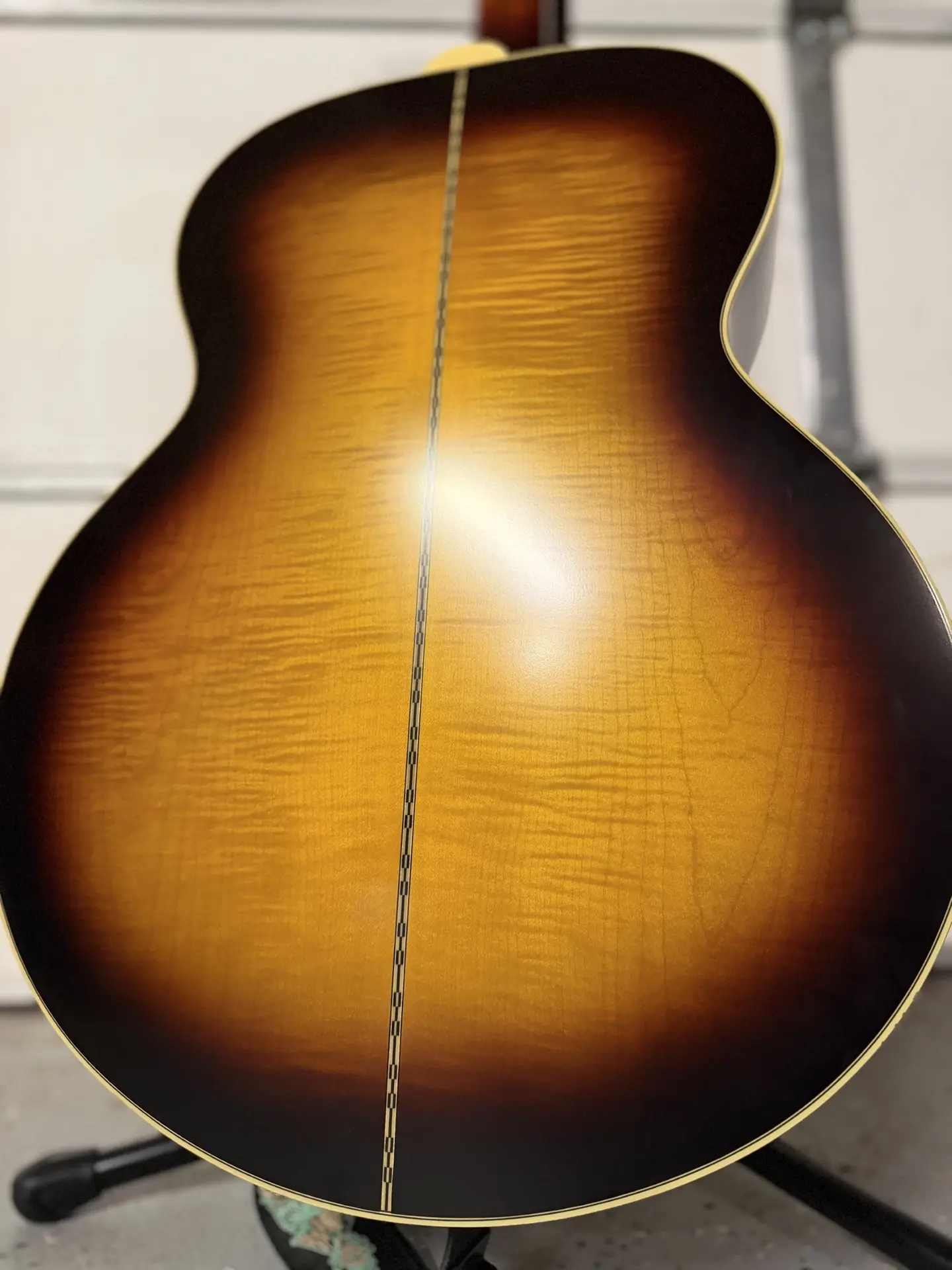 Epiiphone inspired by Gibson Custom 1957 SJ-200 back